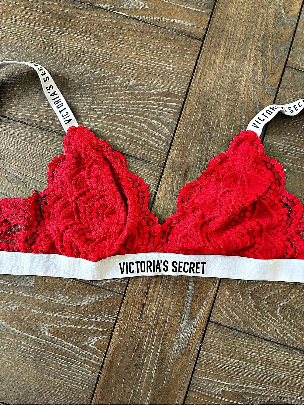 Victoria's Secret Very Sexy Shine Strap Lace Scoop Bralette Red